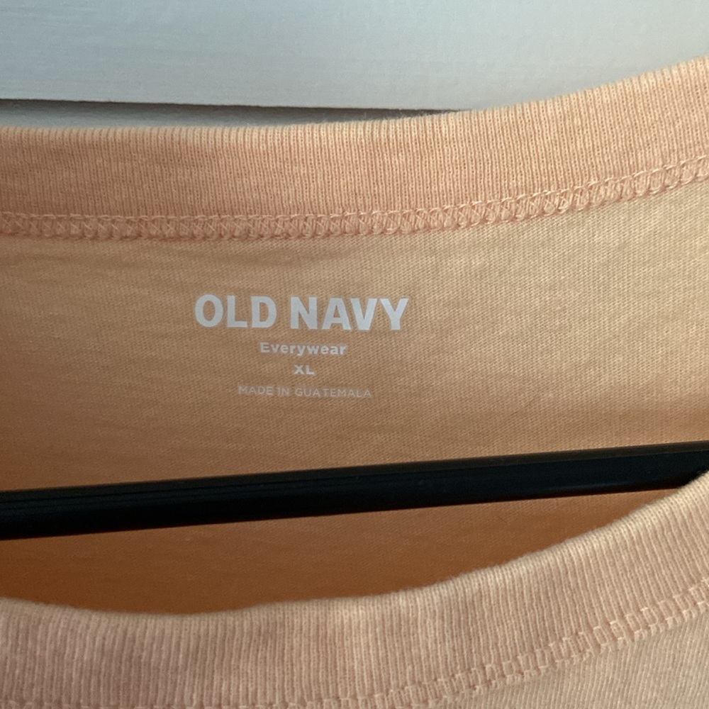 Old Navy Tshirt Size XL - Picture 3 of 6